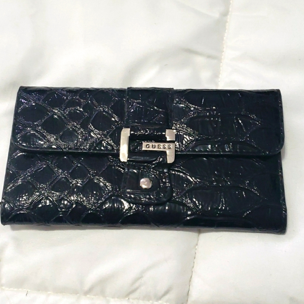 Guess women's black wallet